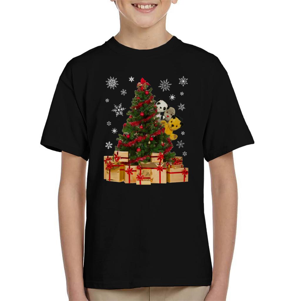 Sooty Christmas Characters Peeking Around Xmas Tree Kids T-Shirt-ALL + EVERY