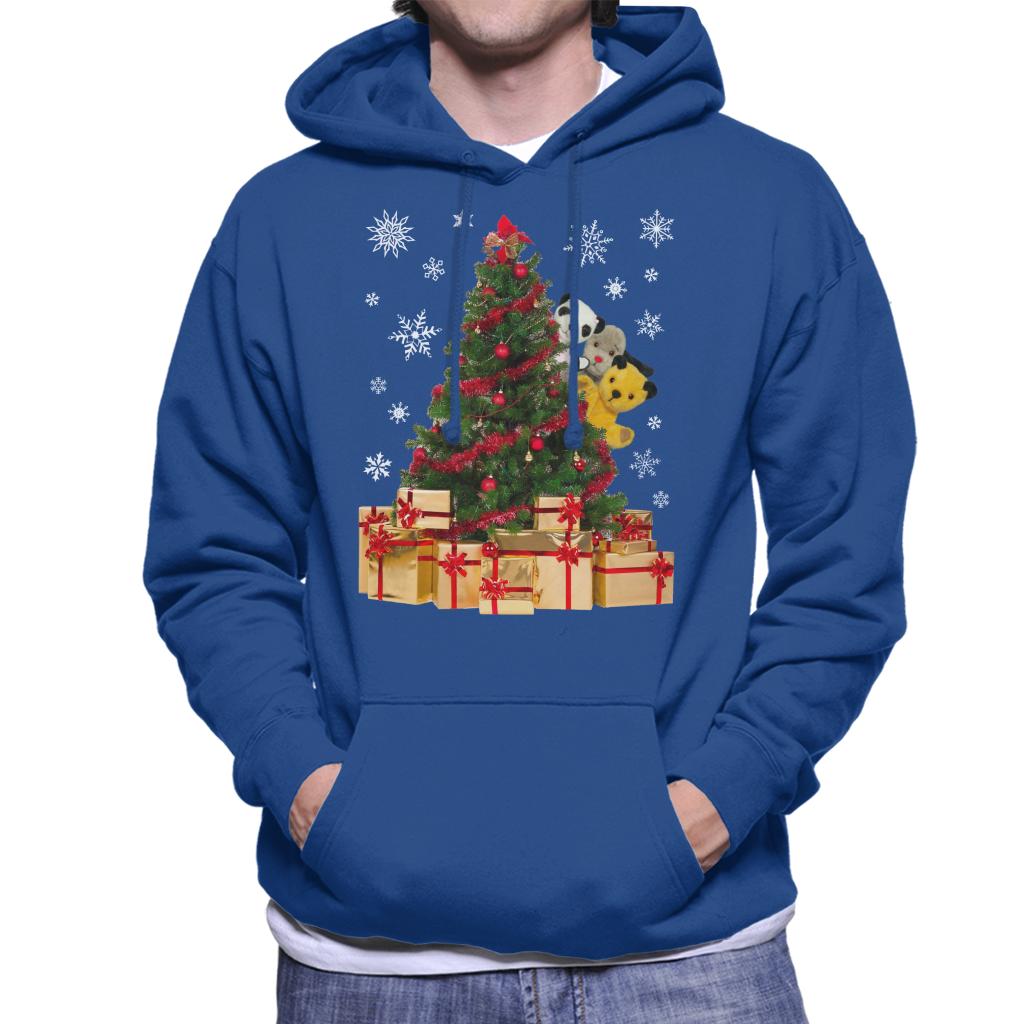 Sooty Christmas Characters Peeking Around Xmas Tree Men's Hooded Sweatshirt-ALL + EVERY