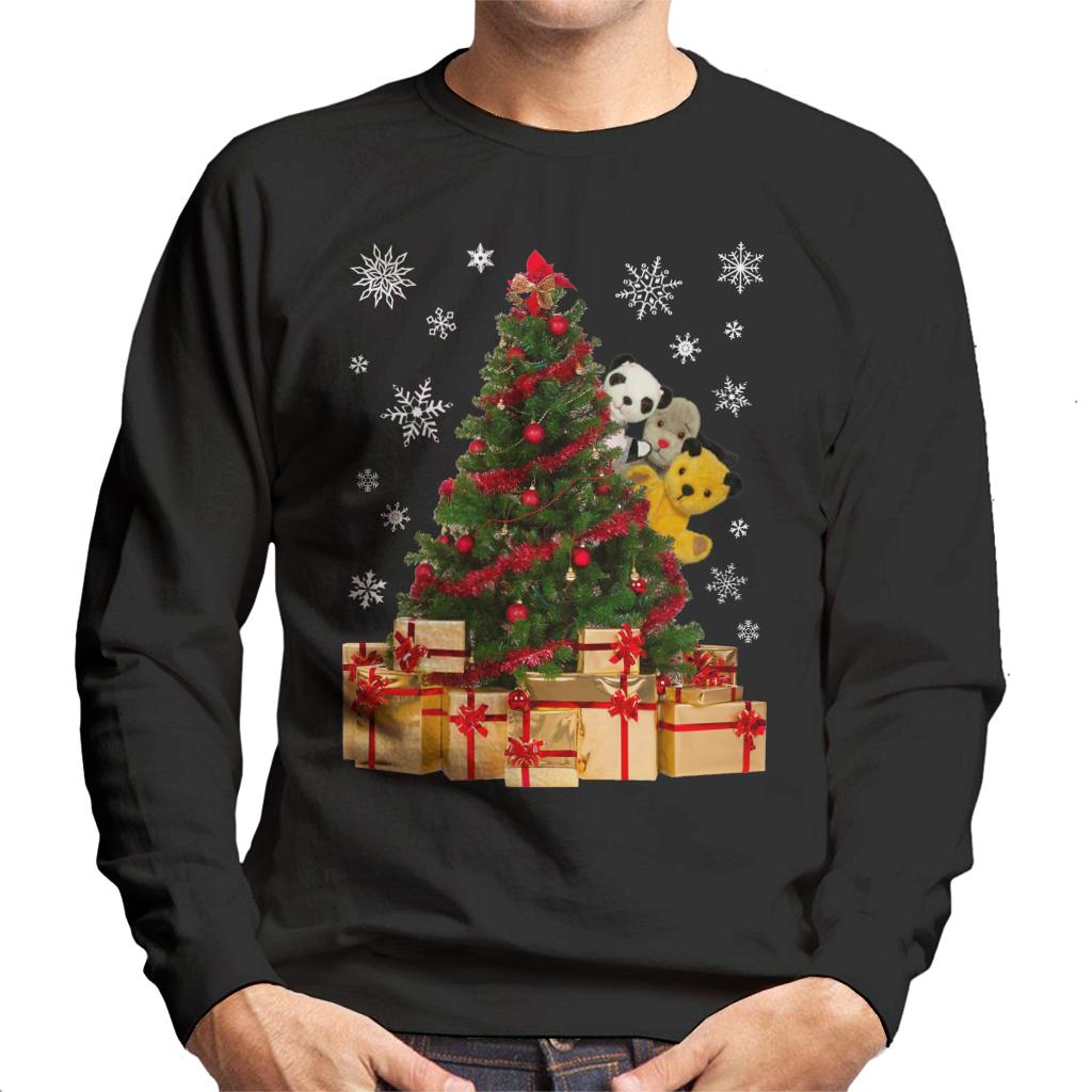 Sooty Christmas Characters Peeking Around Xmas Tree Men's Sweatshirt-ALL + EVERY