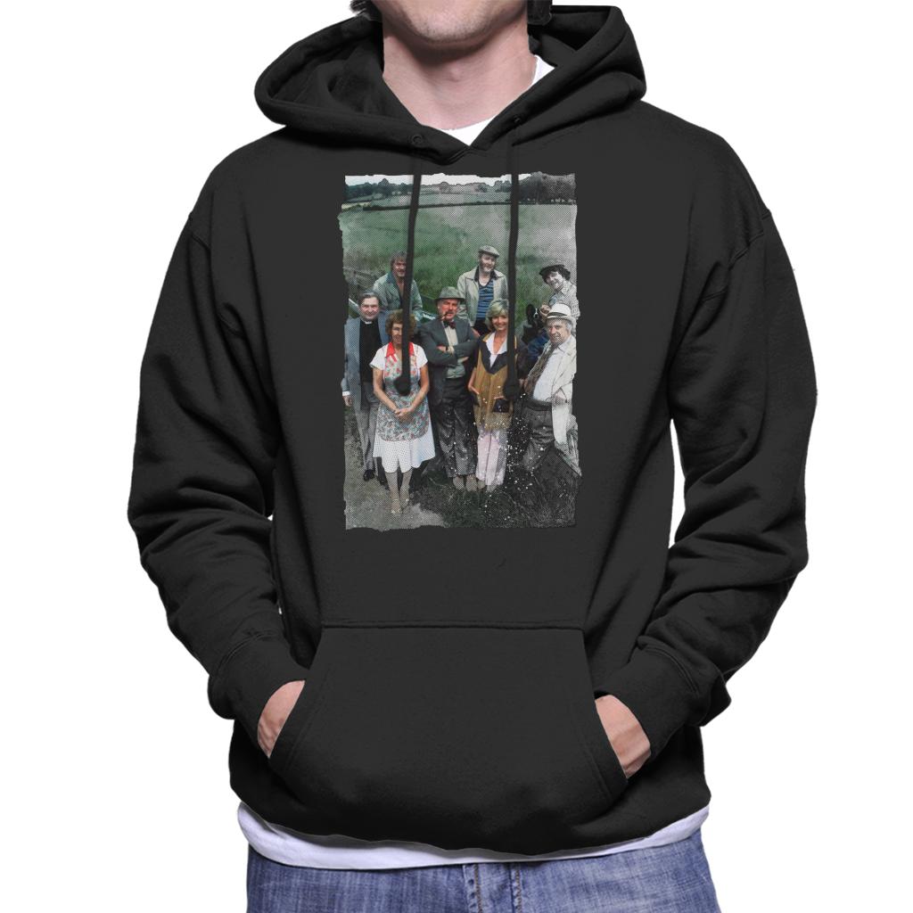 TV Times A Selection Of Characters From Emmerdale Farm 1978 Men's Hooded Sweatshirt